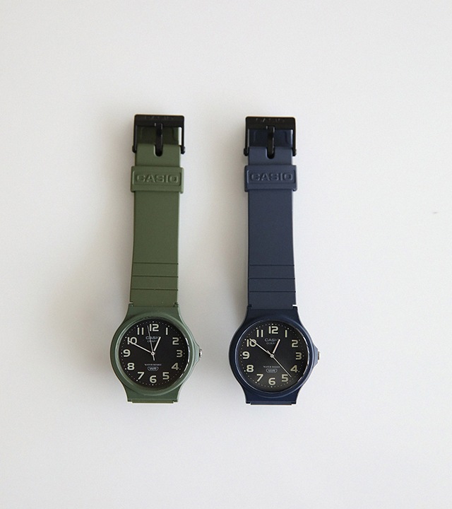 カシオカジュアル腕時計(ネイビー)