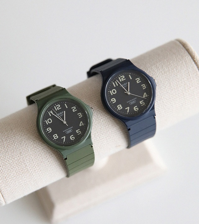 カシオカジュアル腕時計(ネイビー)