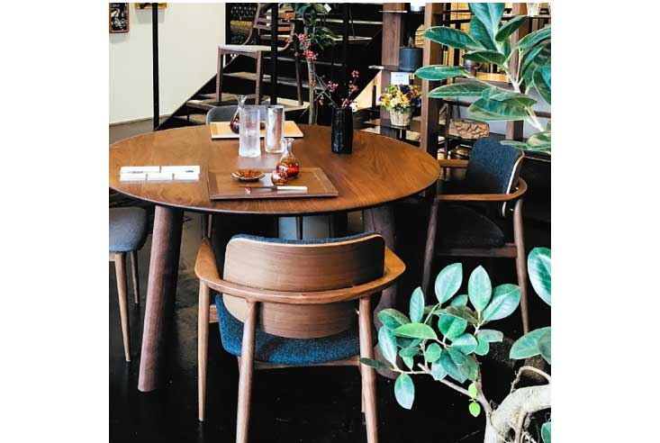 ダイニングテーブル REAL Style(リアルスタイル)　Cochi（コチ)　ラウンド ダイニングテーブル　ウォールナット