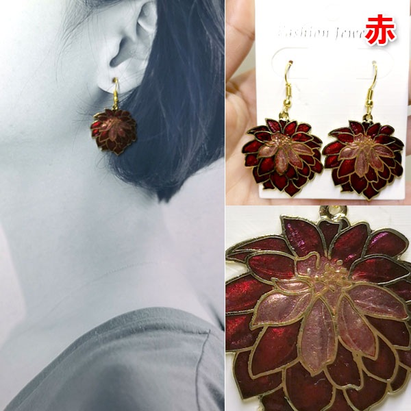 ダリアのピアス- 花びら一枚一枚に七宝焼を施した上品な一品