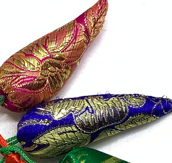 額縁 唐辛子の布絵 額入 魔除け 唐辛子 布細工 壁掛け ディスプレイ 額縁 唐辛子の布絵 額入 魔除け 唐辛子 布細工 壁掛け ディスプレイ