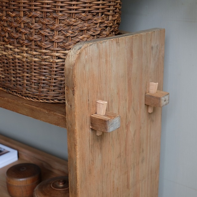 古い木製の楔棚 楔棚 | SOWGEN