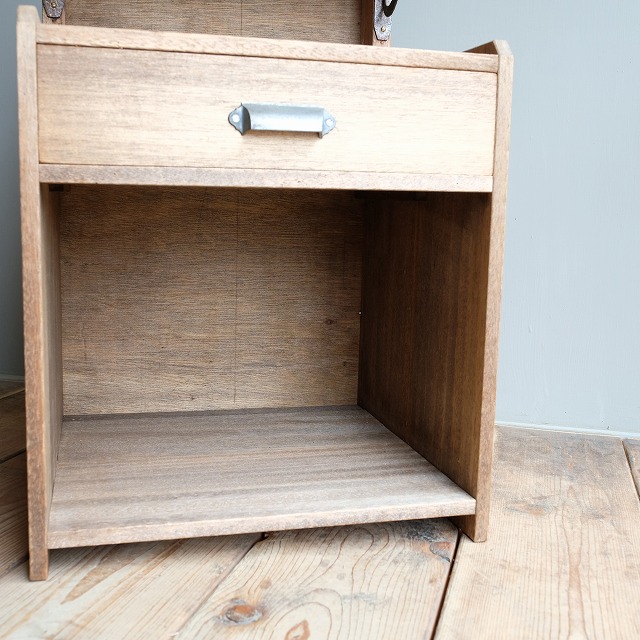 �����ɥơ��֥롡��Ǽ�դ���