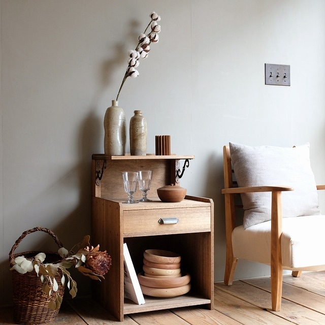 �����ɥơ��֥롡��Ǽ�դ���