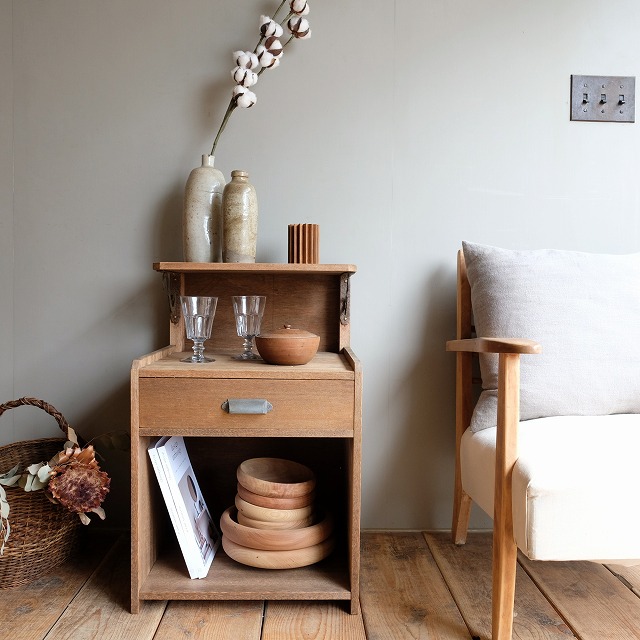 �����ɥơ��֥롡��Ǽ�դ���