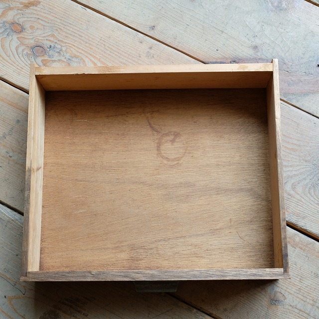 �����ɥơ��֥롡��Ǽ�դ���