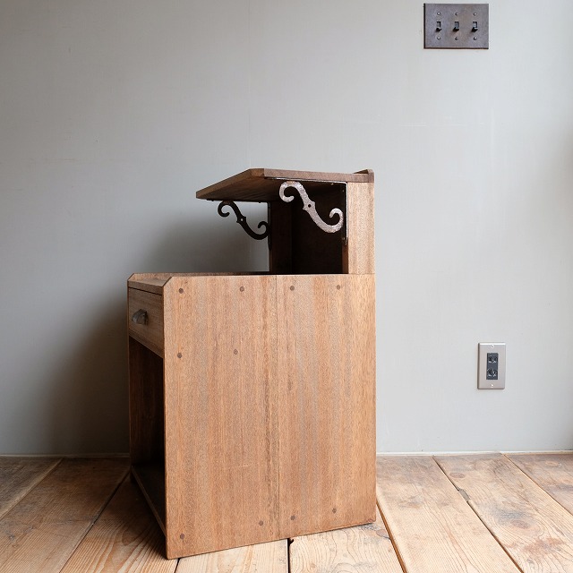 �����ɥơ��֥롡��Ǽ�դ���