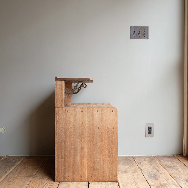 �����ɥơ��֥롡��Ǽ�դ���