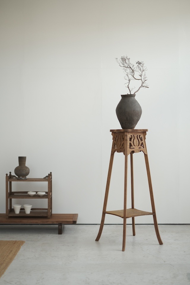 ビンテージ家具　古家具　飾り台 展示台｜花台 透かし彫り｜すべての商品｜古家具・アンティーク家具 R