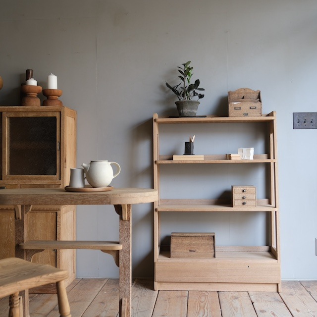 ヴィンテージ アンティーク 棚／シェルフ（可動式：直立＆傾斜） ヴィンテージ アンティーク 棚／シェルフ（可動式：直立＆傾斜） 斜め