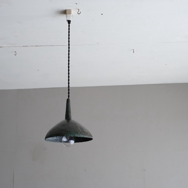 古い銅漏斗ペンダントライト　カフェ什器　古い小さいろうと　アンティークろうと 古い銅漏斗ペンダントライト カフェ什器 古い小さいろうと