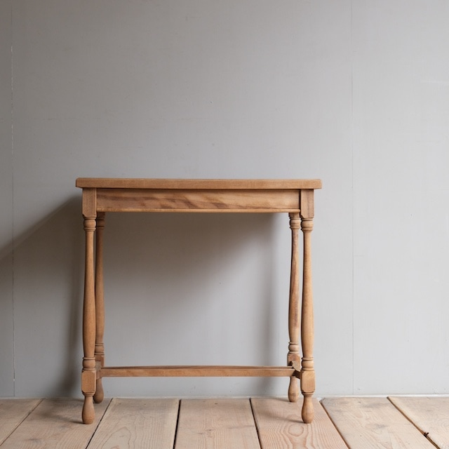 �����ɥơ��֥롡������