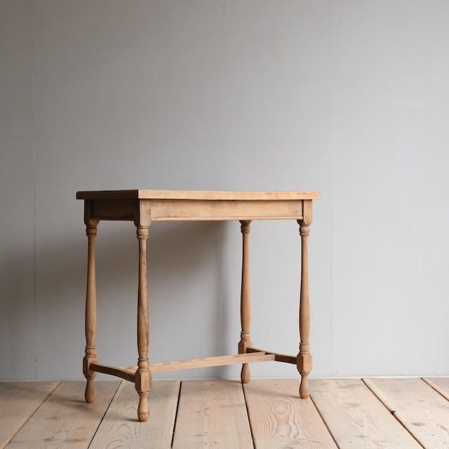 �����ɥơ��֥롡������