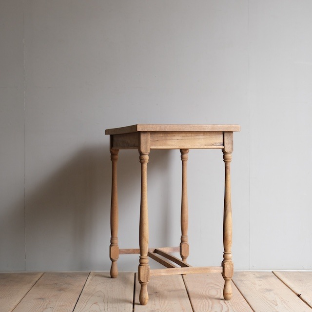 �����ɥơ��֥롡������