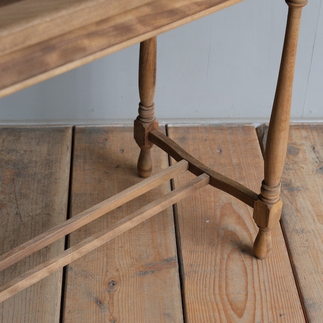 �����ɥơ��֥롡������