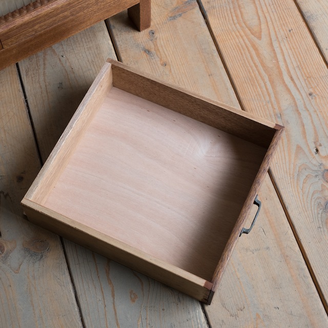 �����ɥơ��֥롡��Ǽ�դ�