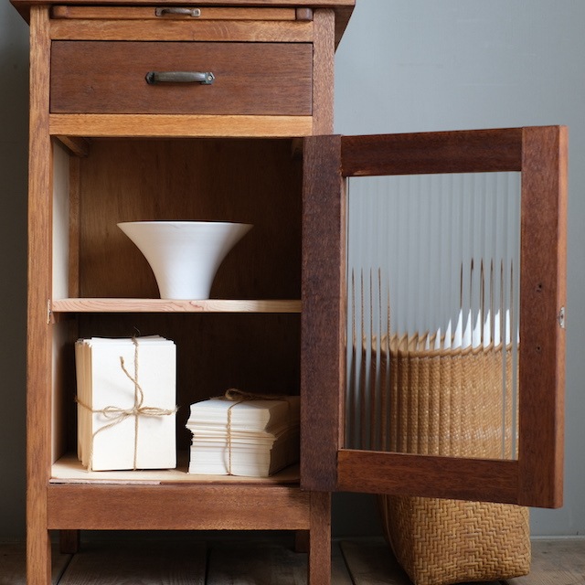 �����ɥơ��֥롡��Ǽ�դ�