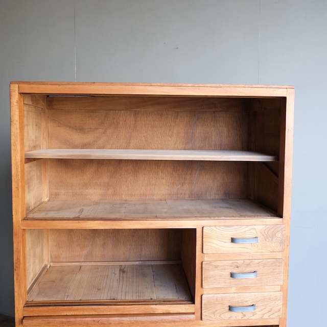 〇大塚古家具　可愛い大きなモールガラス収納棚　食器棚　水屋箪笥　本棚　書棚　店舗什器　アンティーク　古道具　古家具　 〇大塚古家具 モールガラスが可愛らしい重ね戸棚 食器棚 収納棚