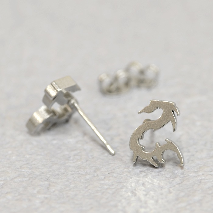 バラ売り/1個】 ピアス サージカルステンレス ドラゴントライバルの