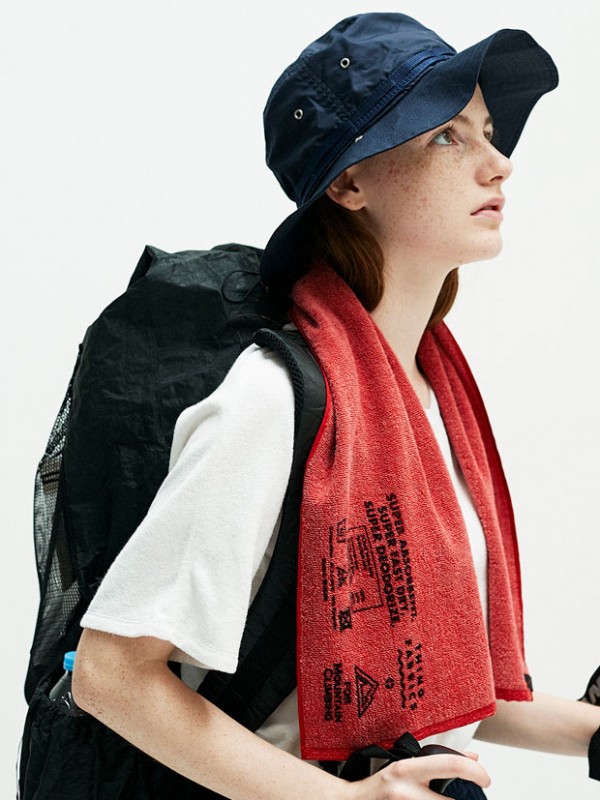 THING FABRICS Mountain Climbing Towel RED