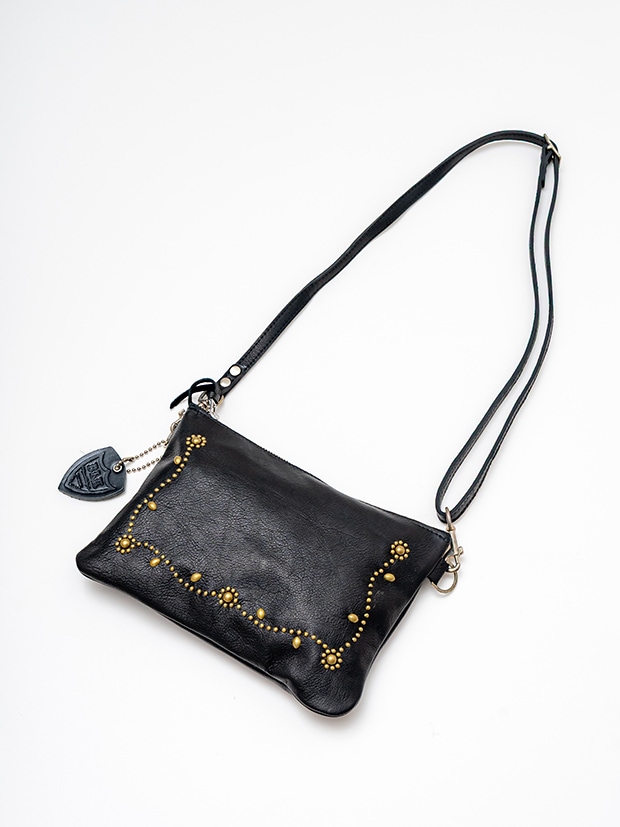 HTC BLACK LEATHER SACOCHE #SN33 STUDS / BLACK/BRASS | HTC BLACK