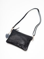 HTC BLACK LEATHER SACOCHE #SN33 STUDS / BLACK/BLACK