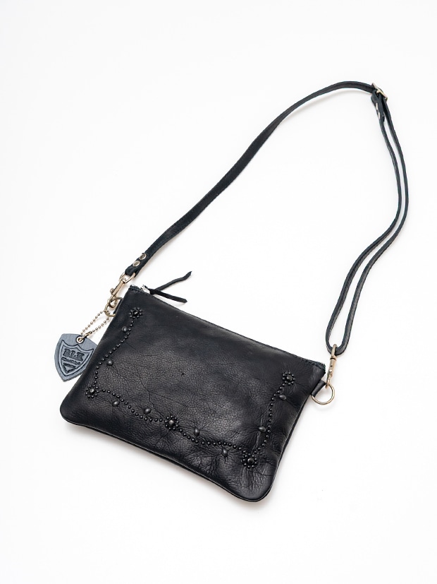 HTC BLACK LEATHER SACOCHE #SN33 STUDS / BLACK/BLACK | HTC BLACK