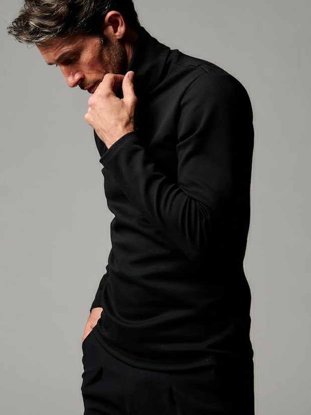 1PIU1UGUALE3 L/S TURTLE-NECK / BLACK