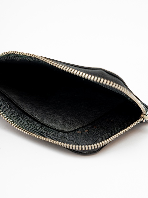 HTC CORNER ZIPPER PURSE 9TQ / BLACK x BRASS | HTC | rumbleFISH