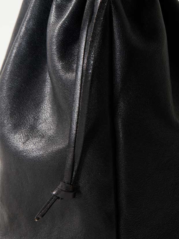 1PIU1UGUALE3  DRAWSTRING BAG / BLACK