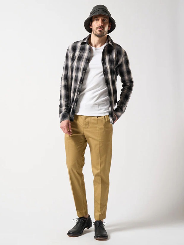 wjk pressed tapered chino / baige