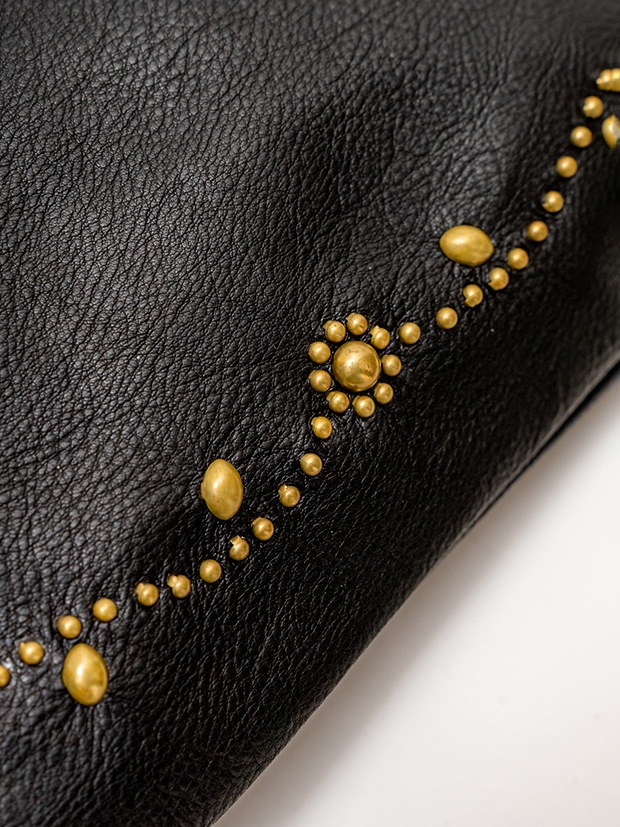 HTC BLACK LEATHER SACOCHE #SN33 STUDS / BLACK/BRASS