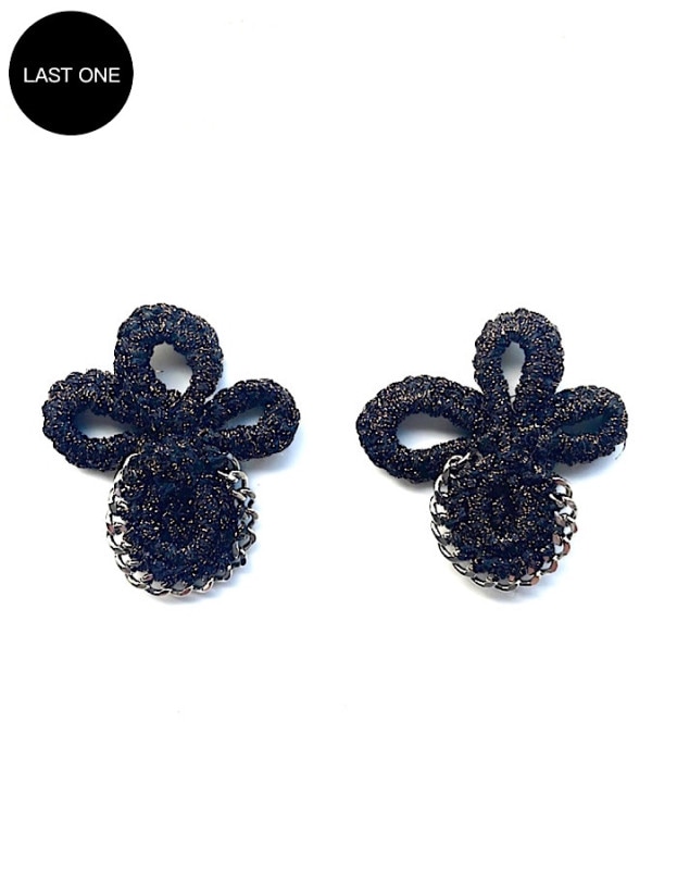 Flower Bond Yarn Pierced Earrings / gold