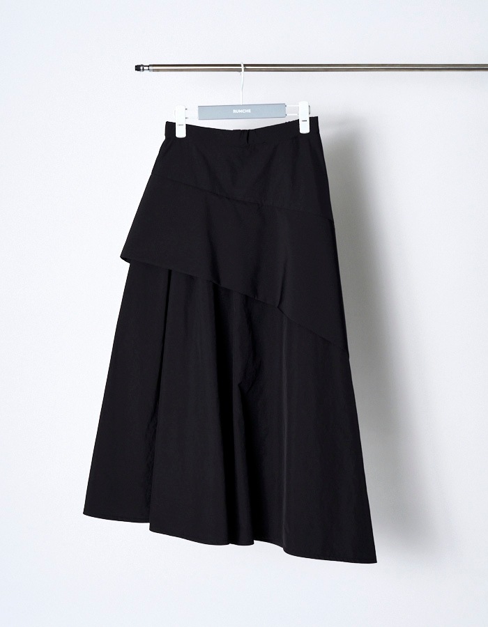 Asymmetry Flare Skirt / black | BOTTOMS,SKIRT | RUMCHE OFFICIAL  