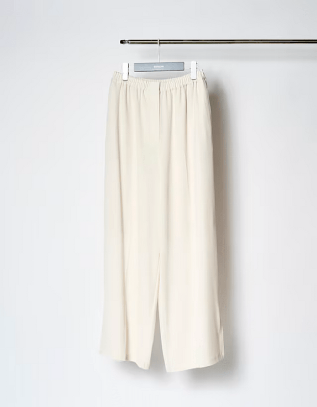 Slit Tuck Trousers / white