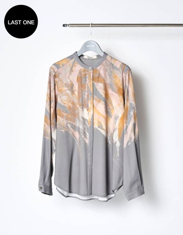 Wing Panel Print Shirt / gray