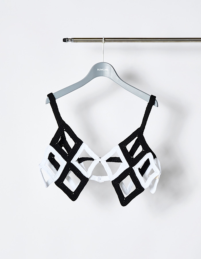 もっち⭐︎RUMCHE Bond Yarn Vest ブラック　ホワイト もっち⭐︎様専用RUMCHE Bond Yarn Vest ブラック ホワイト