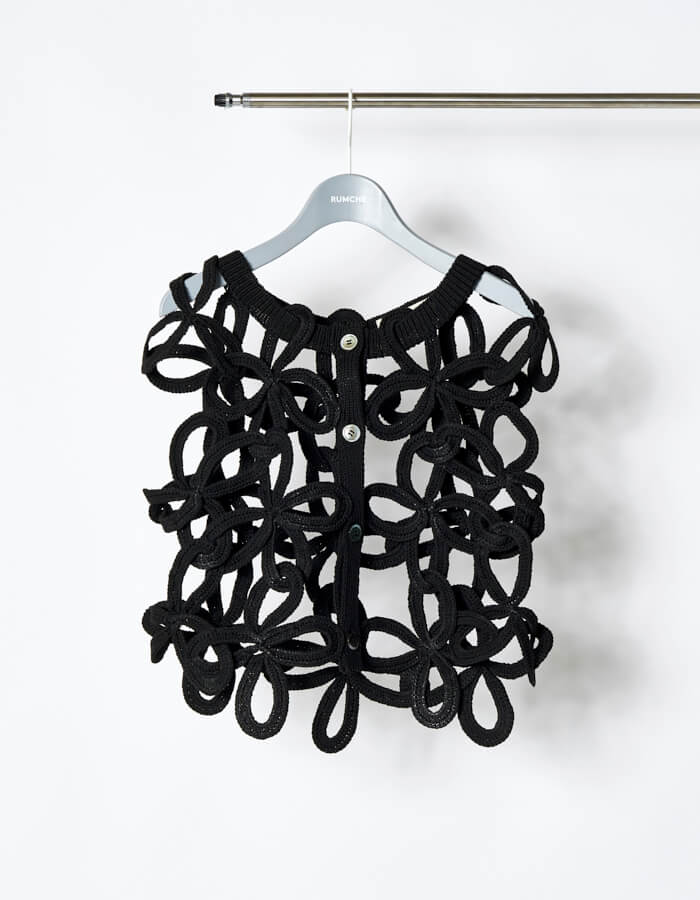 Flower Bond Yarn Vest / black | BOND YARN | RUMCHE OFFICIAL