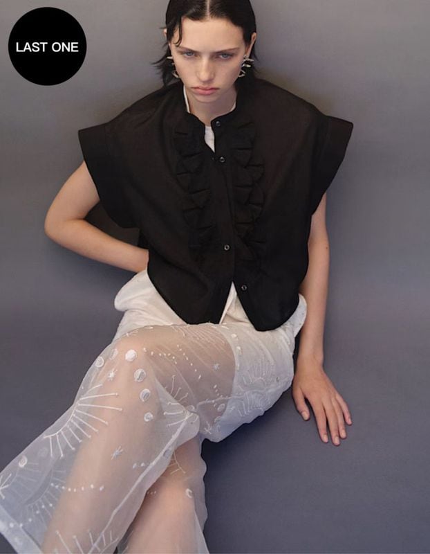 Half Moon Ruffle Short Blouse / black