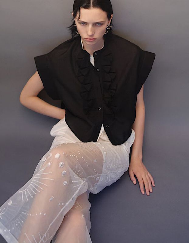 Half Moon Ruffle Short Blouse / black