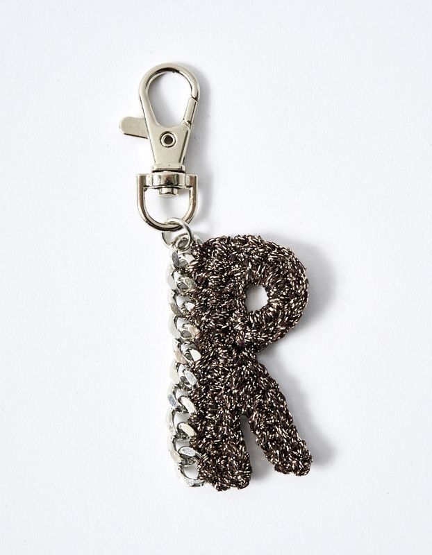 R Letter Bond Yarn Charm / gold