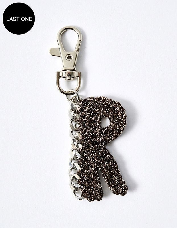 R Letter Bond Yarn Charm / gold