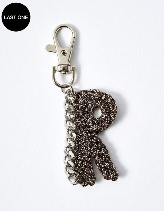 R Letter Bond Yarn Charm / gold