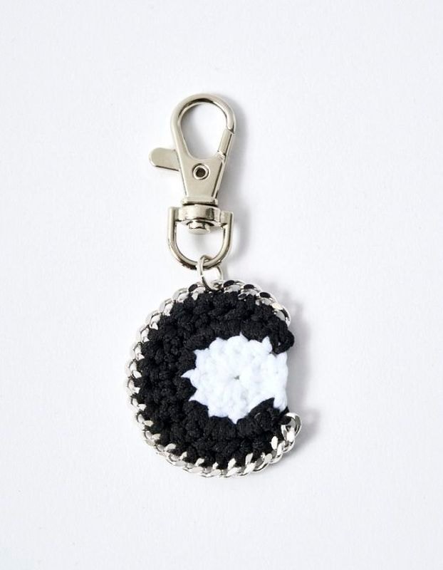 Moon Bond Yarn Charm / monotone