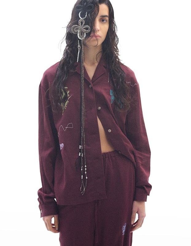 Treasure Embroidery Shirt / bordeaux