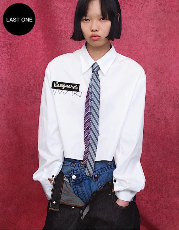 RUMCHE��VAN Embroidery Cropped Shirt / white