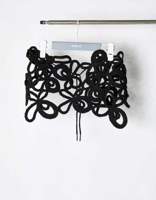 Flower Bond Yarn Belt / black