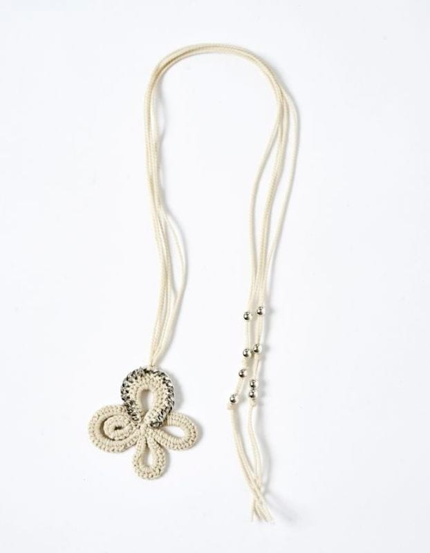 Flower Bond Yarn Choker / beige