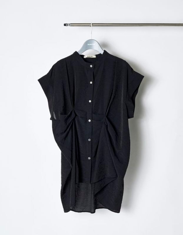 Layered Tuck Sleeveless Blouse / black