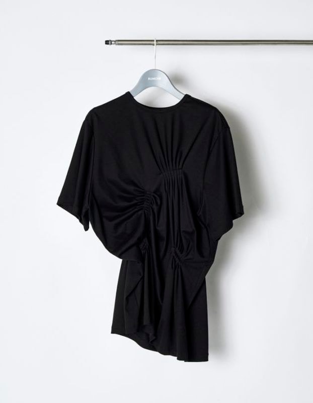 Bundled Tuck Cutsew Tops / black